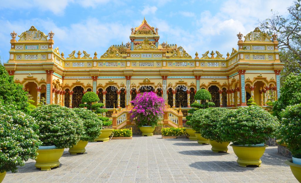 Vinh Trang Pagoda – unique blend of Asian and European architecture