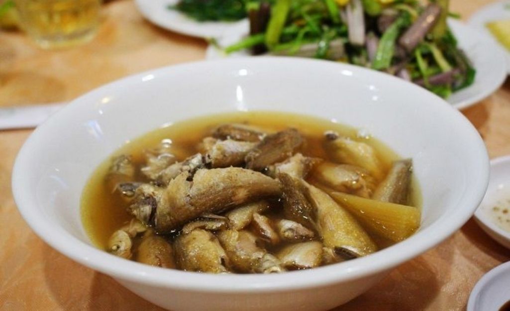  Linh Fish Braised with Sugarcane – Sweet and Savory Harmony
