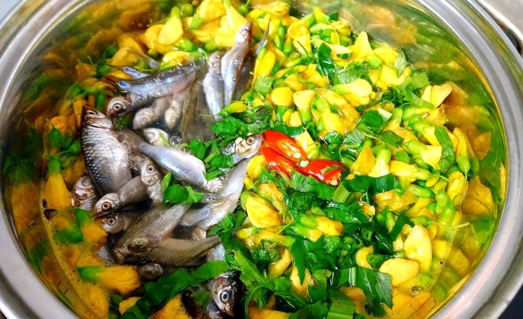 Linh Fish Hotpot with Sesbania Flowers – The Iconic Flood Season Dish