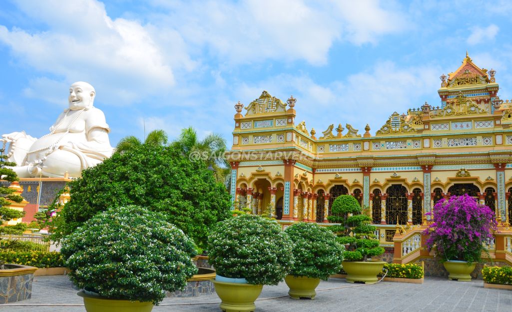 the Mekong Delta tour to Ben Tre and Can Tho-Vinh Trang Pagoda