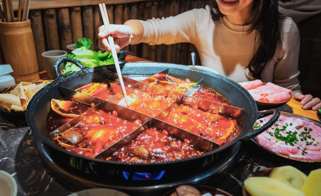10 thành phố nhất định phải thăm ở Trung Quốc, Lẩu cay và du thuyền sông Dương Tử Trùng Khánh