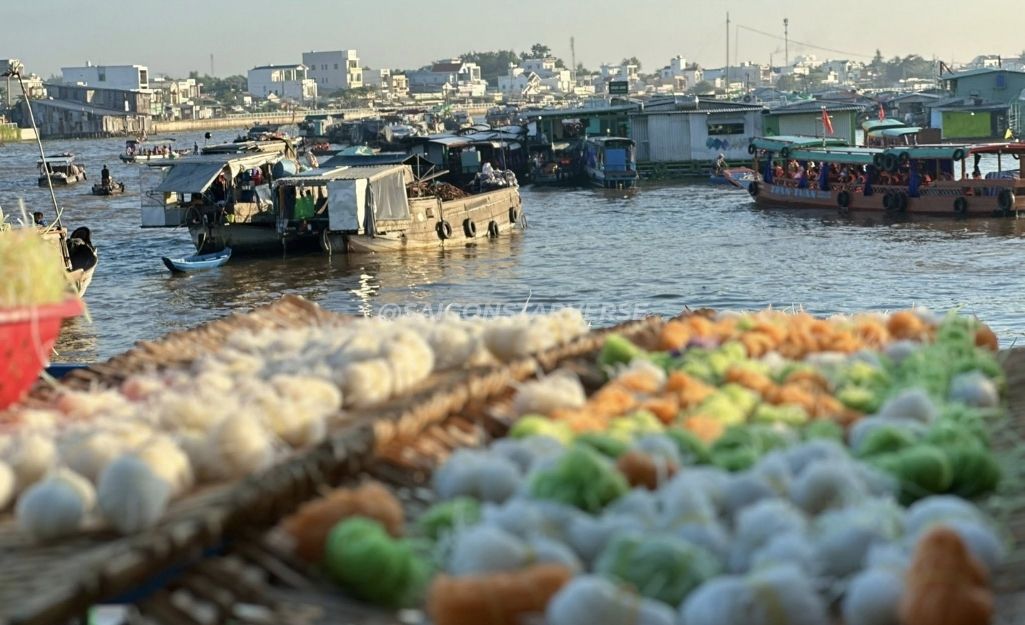 Ai thương ai mến – Một buổi sáng sớm ở chợ nổi Cái Răng.