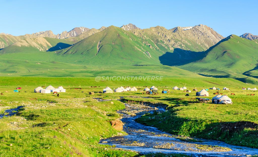 Du lịch Tân Cương trải nghiệm lều yurt của người Kazakh ở Nalati