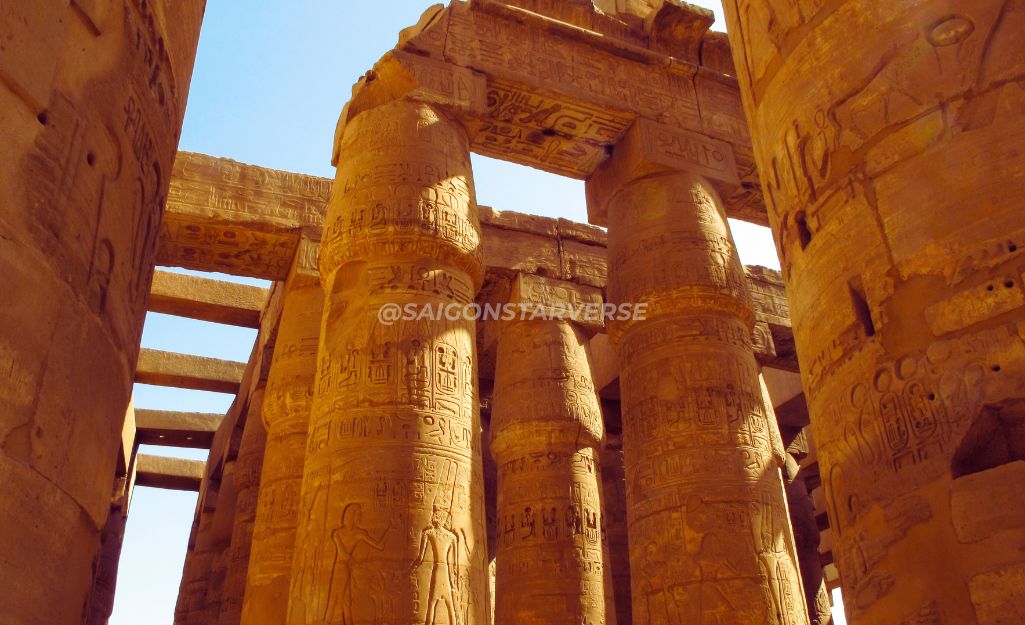 Đại sảnh Trụ cột tại Đền Karnak, ví dụ điển hình của Kiến trúc đền thờ Ai Cập cổ đại