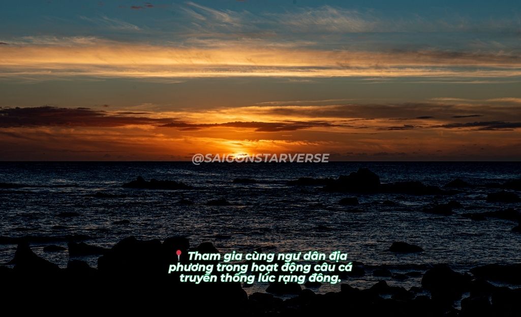 Trải nghiệm câu cá và ngắm bình minh tại Làng chài Rabo de Peixe trên quần đảo Azores.