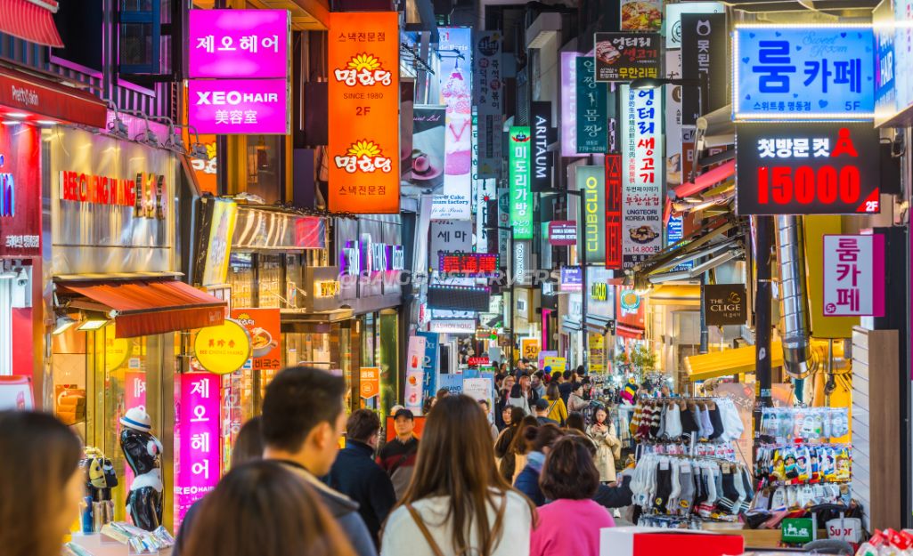 Ẩm thực đường phố Myeongdong - Cẩm Nang Du Lịch SEOUL Hàn Quốc 2026