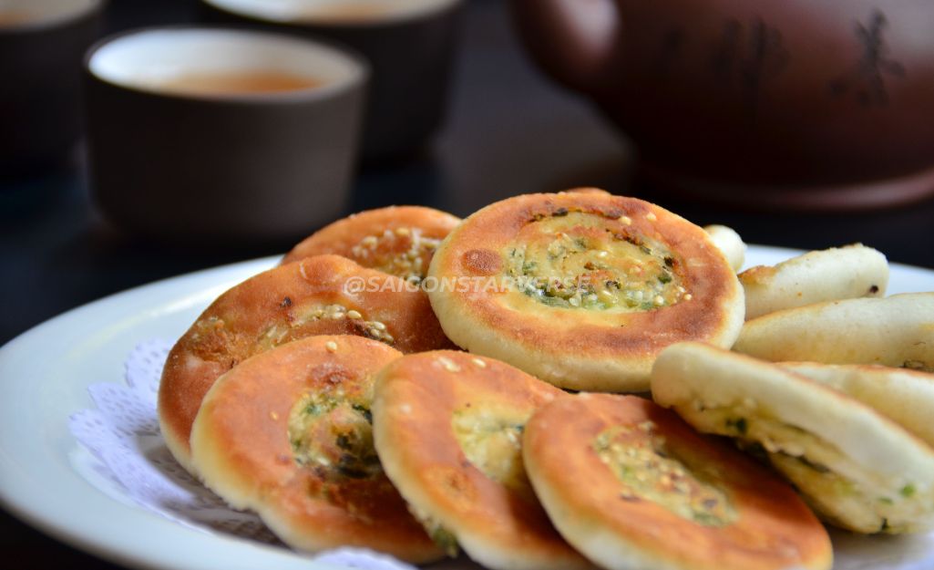 Cẩm Nang Du Lịch Đảo Nami (Nami Island) thử trải nghiệm ăn nhanh món  ăn đường phố nóng Bánh Hotteok ngay tại quầy hàng bán của người dân địa phương