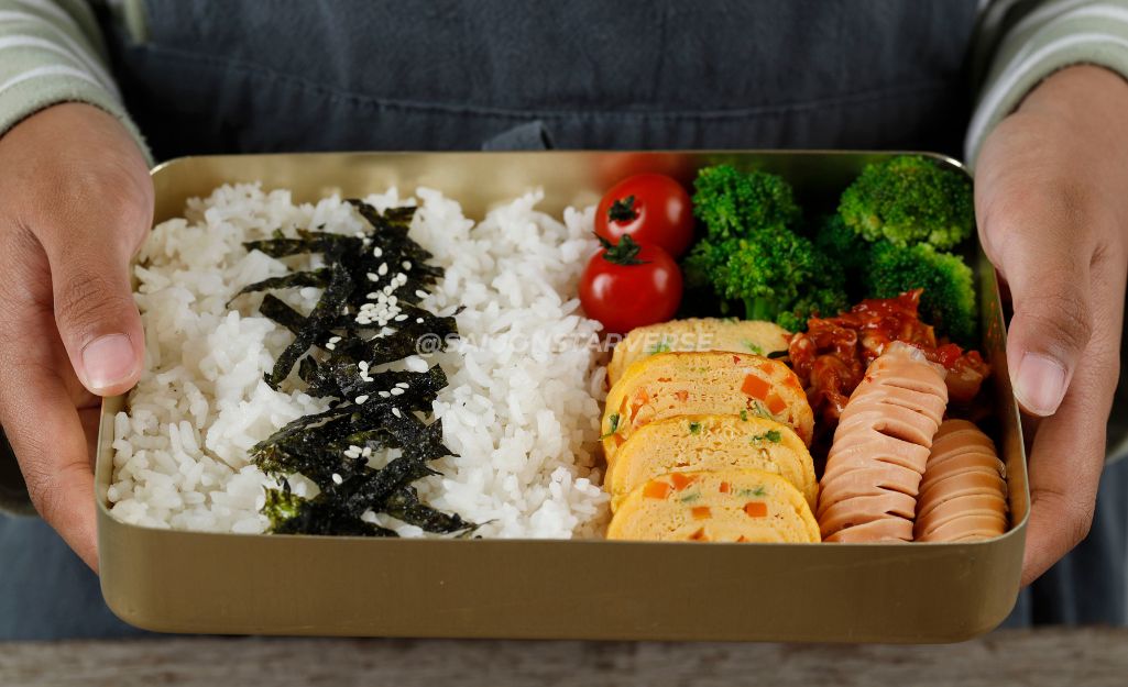 Cẩm Nang Du Lịch Đảo Nami (Nami Island)- thử ném vị ngon của Dakgalbi (Cơm hộp lắc)