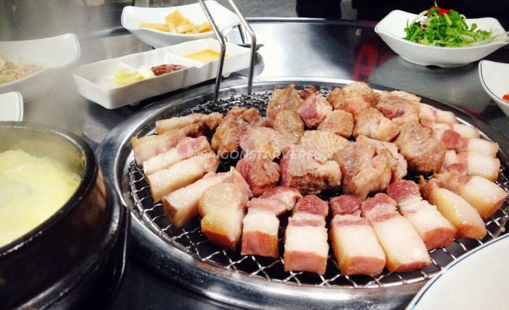 Đặc sản thịt lợn đen Jeju nướng than hoa hấp dẫn