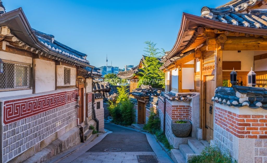 Làng cổ Hanok Bukchon với mái nhà truyền thống Hàn Quốc - Cẩm Nang Du Lịch SEOUL Hàn Quốc 2026