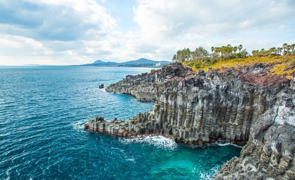 Các cột đá bazan Jusangjeolli hình lục giác kỳ quan thiên nhiên Jeju