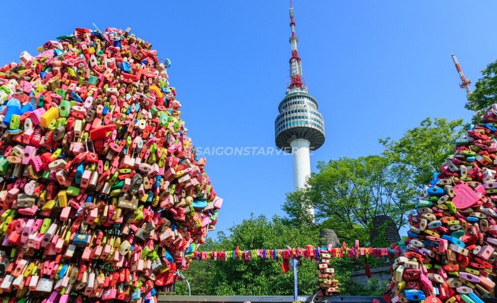 Toàn cảnh Seoul từ Tháp Namsan, hàng rào khóa tình yêu